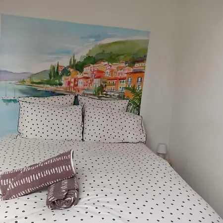 Holiday home Le Temps D'une Pause: Beaujolais-view Retreat With Ev Charging Montmerle-sur-Saone